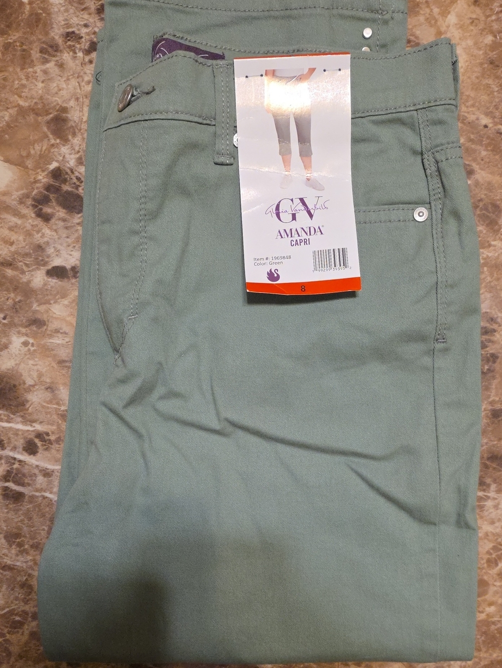 Gloria Vanderbilt Amanda Capri Pants in Green Color